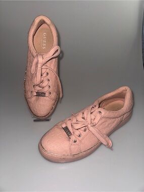 Guess blush pink low top sneakers embossed logo pattern cute casual trendy fem